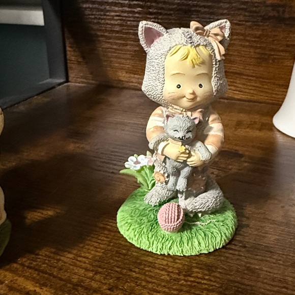 Random Collectibles - Picture 2 of 2